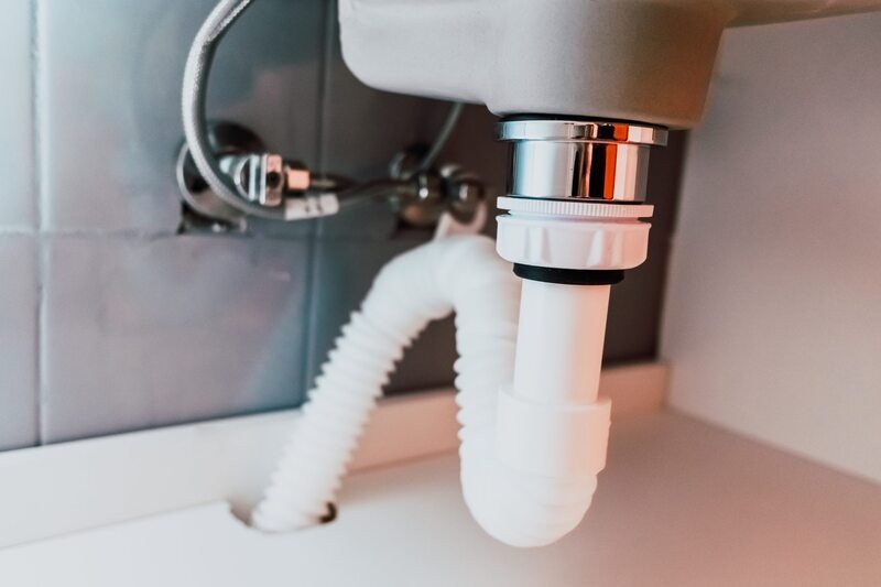 Cheiro de esgoto saindo na pia em Salvador